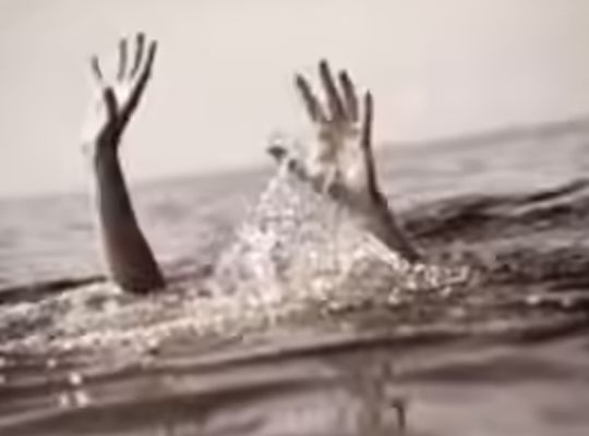 Tragic incident in Darbhanga: Two young lives lost after falling into a water-filled pit while playing; grief grips Jalwara village.