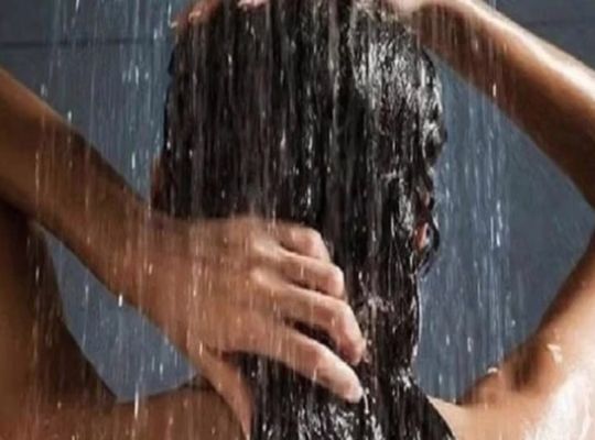 Sensation in Dehradun: Attempt to film a young woman bathing; women from an outraged Hindu organization thrashed the accused in public and handed him over to the police.
