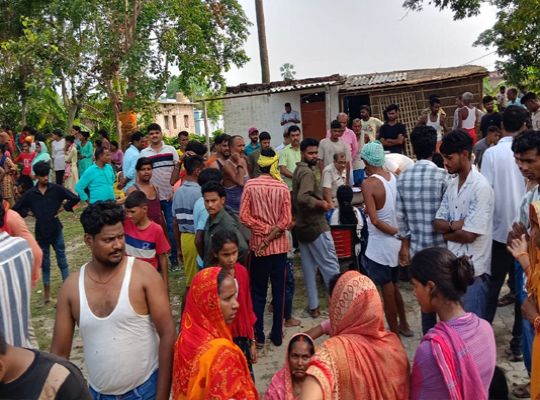 Lived together, died together: Two eighth-grade friends drowned in a pond in Saran; when one didn't go to school, the other stayed back too&mdash;and they shared their final farewell together.