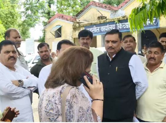 Uttarakhand: Administration takes a firm stand on the Khan Farm land dispute; Saira Vadra and Nasrin Sanga face off! Following a hearing at the ADM's office, a stay has been imposed on any changes to the land pending the completion of the inquiry.