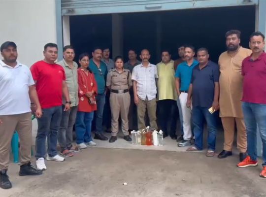 Major blow to the illicit liquor network in Udham Singh Nagar! A large quantity of suspicious chemicals was seized and a warehouse sealed during a joint raid by the Excise Department and the STF.