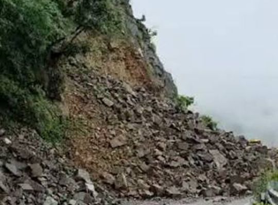 Monsoon havoc in Uttarakhand: Badrinath Highway blocked again due to a massive landslide at Sirobagar! 10-km-long traffic jam; Char Dham pilgrims stranded.