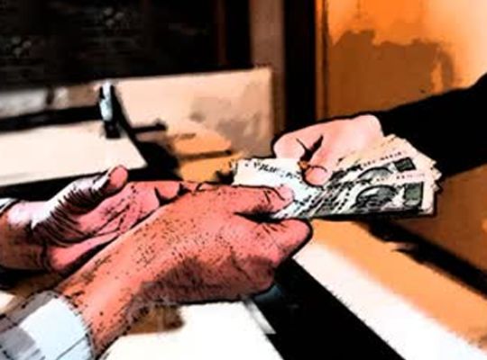 Uttarakhand: Major Vigilance crackdown! Naib Nazir arrested red-handed while demanding a bribe to facilitate the filing of a resignation.