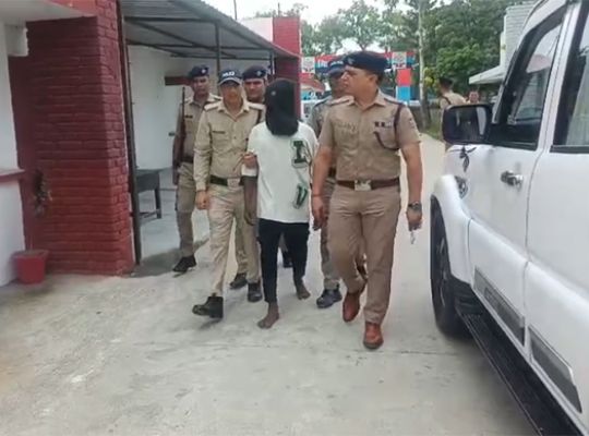  Udham Singh Nagar: High-profile theft in Pantnagar solved! Cunning criminal nabbed by police; he had executed the crime using a bike with a fake number plate.