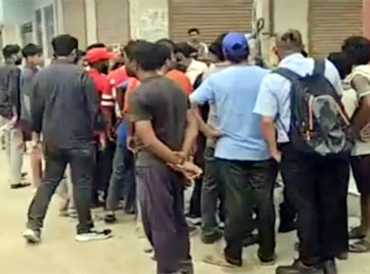 Incident involving the assault of a young man in Haridwar's Kankhal area escalates! A mob attacked Shadab, who had arrived to meet a young woman; police have registered a case against 10&ndash;12 unidentified individuals.