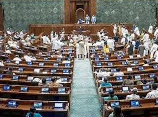 Big Breaking: Uproar in Parliament over the anti-paper leak bill! Rahul Gandhi and Pawan Khera target the Centre.
