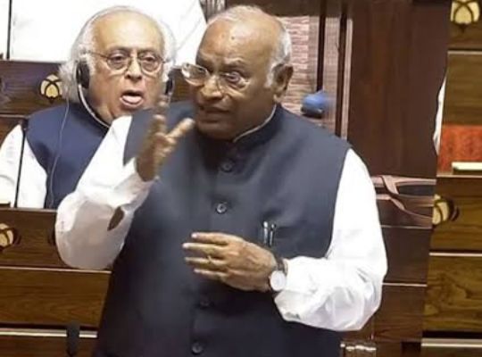 Big News: Uproar in Rajya Sabha over the anti-paper leak bill! Kharge targets Amit Shah.