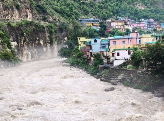 Weather turns rough again in Uttarakhand: Orange alert for three districts! Risk of heavy rain in seven districts; major warning issued by the Meteorological Department.