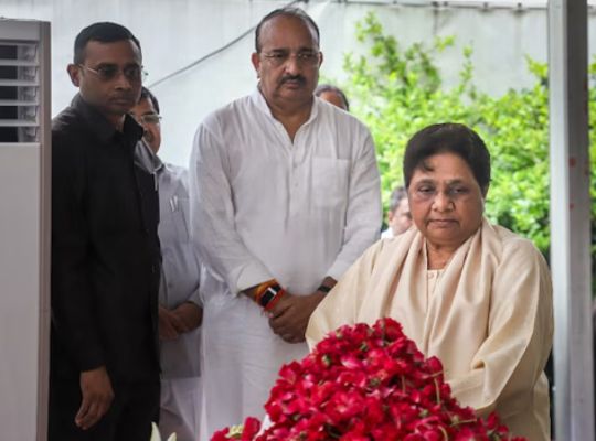 A major political setback for the BSP! With the passing of Uma Shankar Singh, the party's last representation in the UP Legislative Assembly has ended, deepening the crisis regarding its very existence.