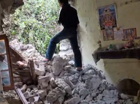 Nature's Fury: Massive Boulder Crashes into SDM Staff Housing Complex! Staff Say: We Won't Live Here Anymore.