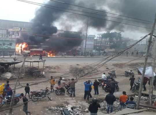 Breaking News: Road accident turns violent! Mob's anger erupts in Patna following a youth's death; bus and police vehicle torched.