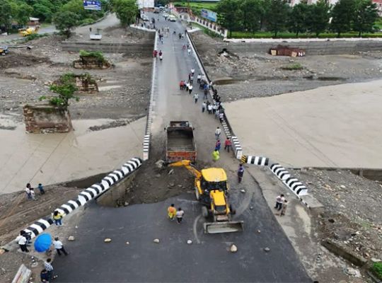 Uttarakhand: Major action by the administration regarding the collapse of the Tons River bridge approach road; contractor firm Himalayan Construction suspended.