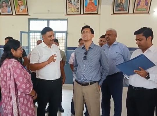 Udham Singh Nagar: Commissioner Deepak Rawat reviewed the SIR process in Rudrapur and spoke directly with voters who had received notices.