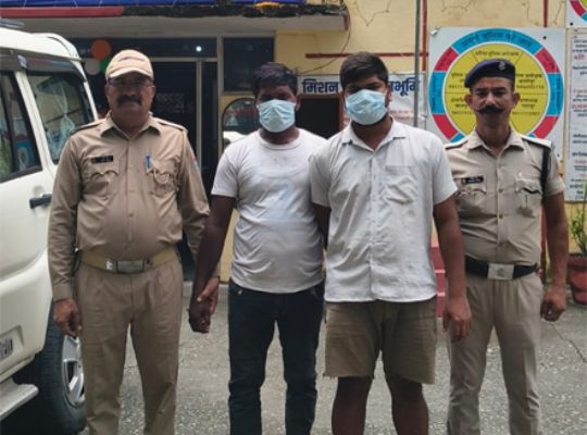 Major wildlife smuggling racket busted in Udham Singh Nagar! Two smugglers arrested with 21 rare-species turtles.