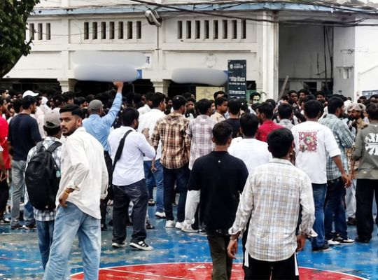 Uttarakhand: Turmoil at Haldwani's MBPG College ahead of student union elections! Student factions clashed over the alleged molestation of a female student; an FIR was registered following a sit-in protest at the police station.