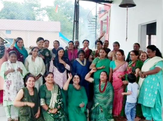 Uttarakhand: Women take charge of village security! Patrolling at night with sticks in hand.