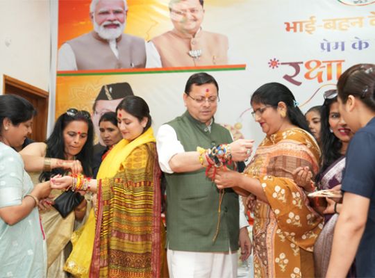An atmosphere of enthusiasm in Uttarakhand on Raksha Bandhan! Governor and CM Dhami extend greetings to the people of the state.