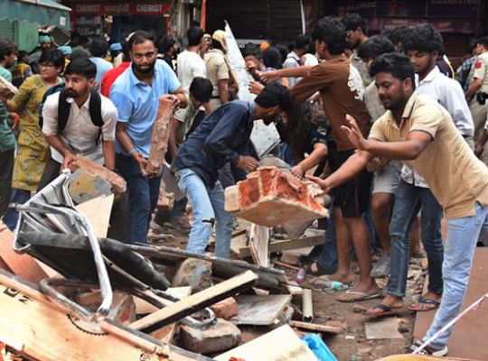 Tragedy: Deadly Debris in Satya Niketan! Delhi Demands Answers from Authorities&mdash;Who Is Responsible for the 7 Deaths?