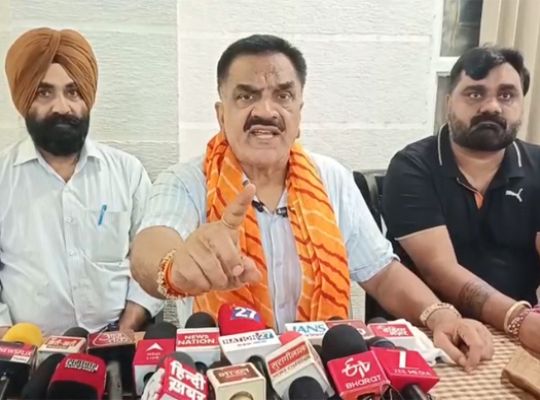 Political concern over AI deepfakes mounts in Rudrapur! Former MLA Thukral alleges opponents are spreading propaganda using fake social media accounts.