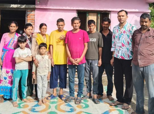 Pithoragarh: Sanjay Ram, missing for two decades, returns home! He had wandered from Bareilly to Nepal.