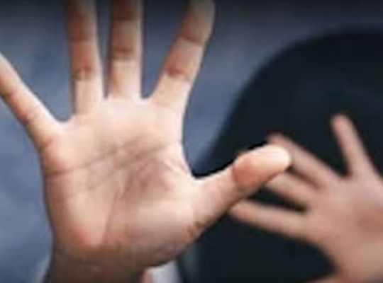  दिल्ली के आस्था कुंज पार्क में नाबालिग से सामूहिक दुष्कर्म! खुद को पुलिसकर्मी बताकर लड़की और उसके दोस्त को धमकाने का आरोप, एक आरोपी गिरफ्तार delhi ke aastha kunj park mein nabalig se samuhik dushkarm! khud ko policekarmi batakar ladki aur uske dost ko dhamkane ka arop, ek aaropi giraftaar Gang-rape