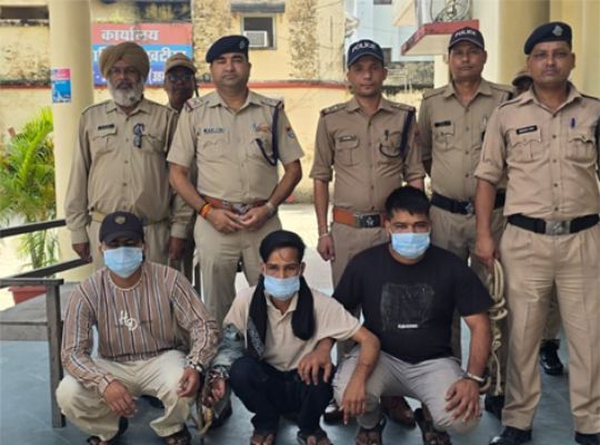  Udham Singh Nagar: Case of a life-threatening attack on a young man! Three accused arrested following a viral video; weapons also recovered.