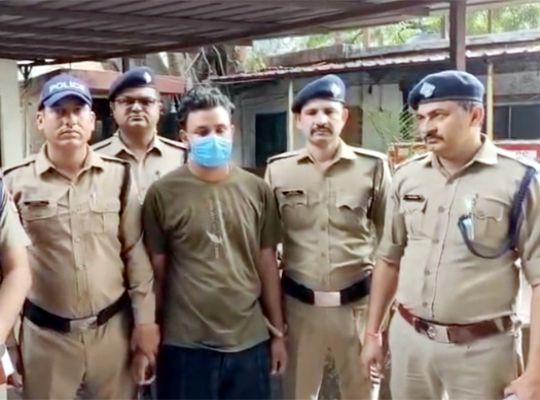 Dehradun Robbery: Reconnaissance conducted at councilor's house before the crime! Accused arrived by taxi and fled after the heist; gang's accomplice arrested in Delhi.