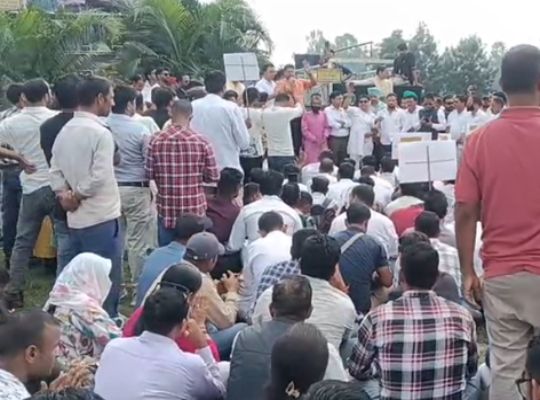 Uttarakhand: Village heads lay siege to the Secretariat demanding increased powers and budget; protest held in Dehradun over a 10-point list of demands.