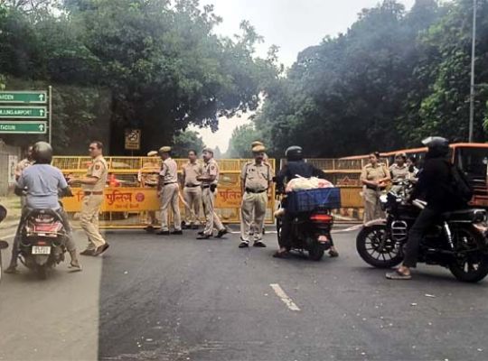 Big News: Unprecedented security deployment in Delhi ahead of the CJP protest! Gates of 45 metro stations closed; strict checks from railway stations to the borders.