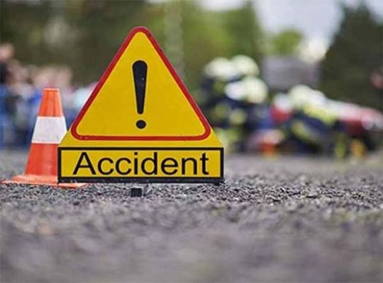 Uttarakhand: Major accident in Ramnagar! Youth killed, companion critically injured in collision between bus and bike.