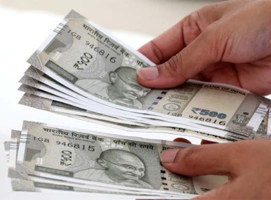 Uttarakhand: Vigilance tightens the noose on female ASI Sonia! Caught red-handed accepting a bribe of ₹10,000.