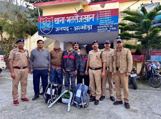 Uttarakhand: Drug smugglers emboldened! They attacked police personnel with stones and attempted to flee during a check; Almora Police have arrested three individuals.