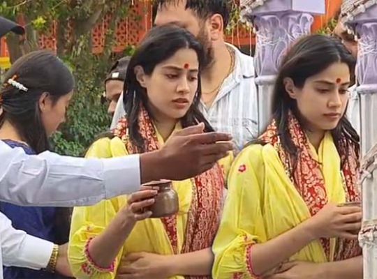 Uttarakhand: Janhvi Kapoor arrives in Nainital! She offered prayers at the Naina Devi Temple and sought the blessings of the Goddess.