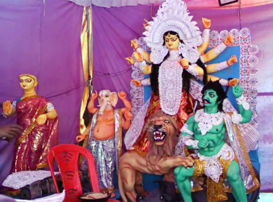 Uttarakhand: Preparations for the 70th Durga Puja festival are in full swing in Nainital! Sculptors from Kolkata are finalizing the idols of Goddess Durga.
