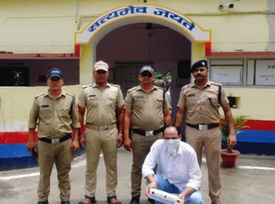 Udham Singh Nagar: The arrest of a gangster has landed Inspector Vikram Rathore in serious trouble; he now faces the threat of suspension.
