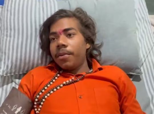 The 'Baba' who resolves people's problems using written notes has fallen ill! He fainted the moment he spotted a snake near his feet.