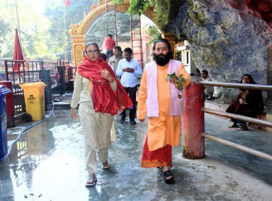Big news: Rekha Arya&rsquo;s health has improved; after being discharged from the hospital, she offered prayers at the Tapkeshwar Temple! Investigation into allegations of harassment and conspiracy intensifies.