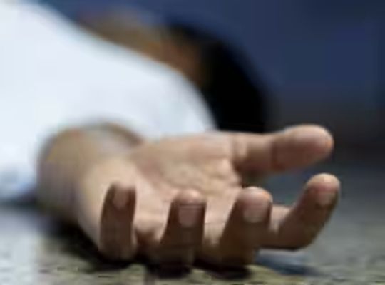Big News: Sensation as a minor female student dies at a Delhi government school! She was found in a charred condition behind the guard room; a suicide note has been recovered.